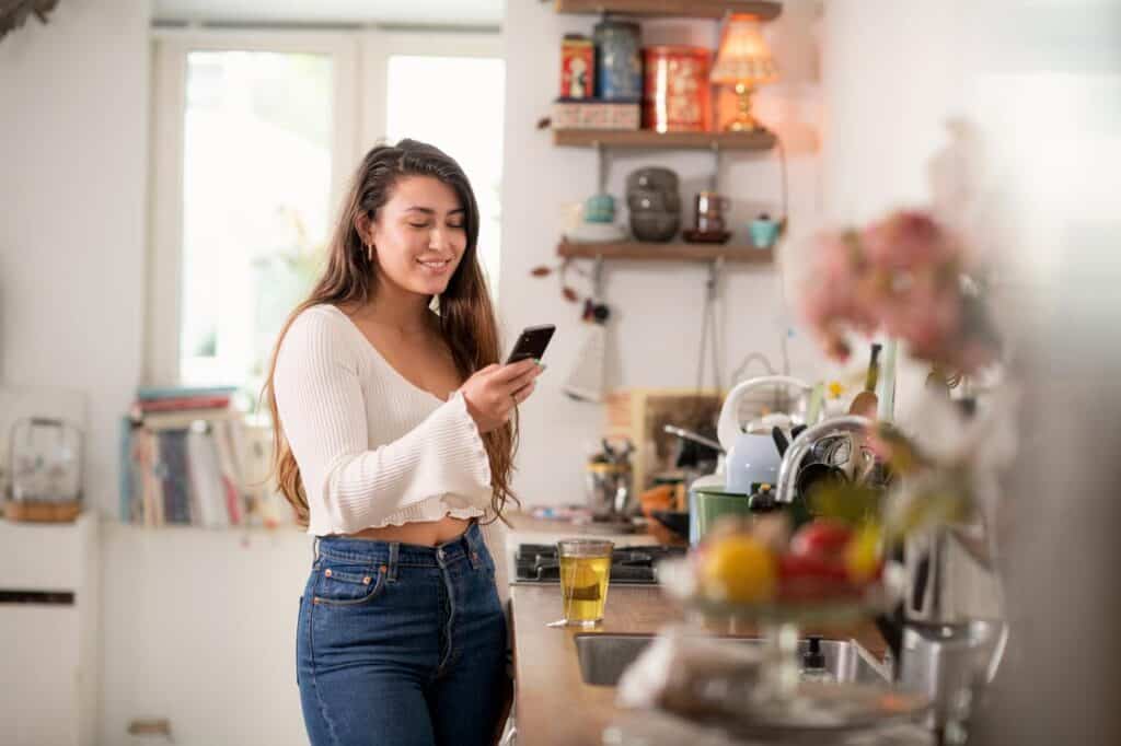 Last mile delivery strategies: connect with your customers